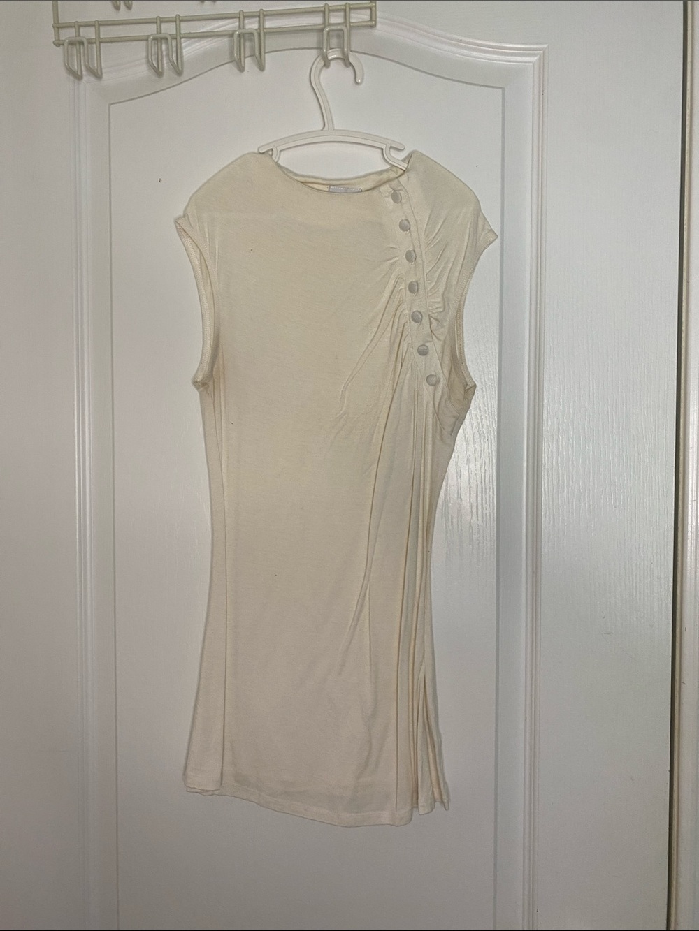 Suzy Shier Cream Sleeveless Button-Accent Top